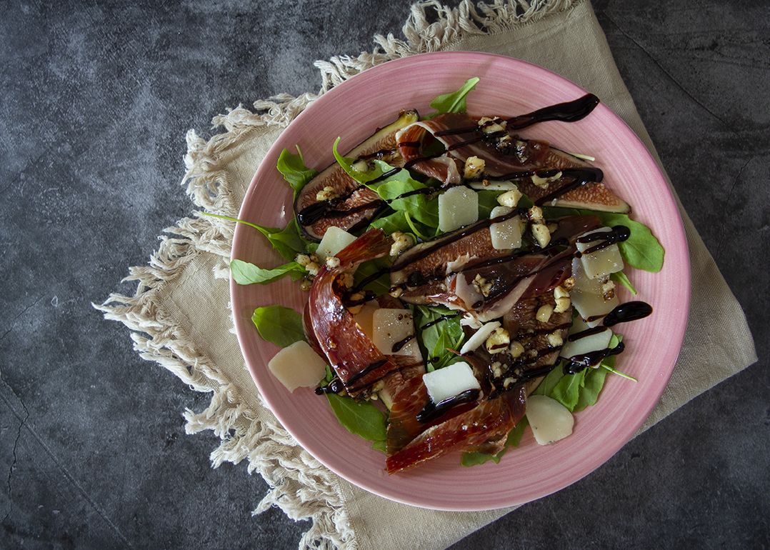 Ensalada veraniega de higos, parmesano y jamón ibérico Enrique Tomás