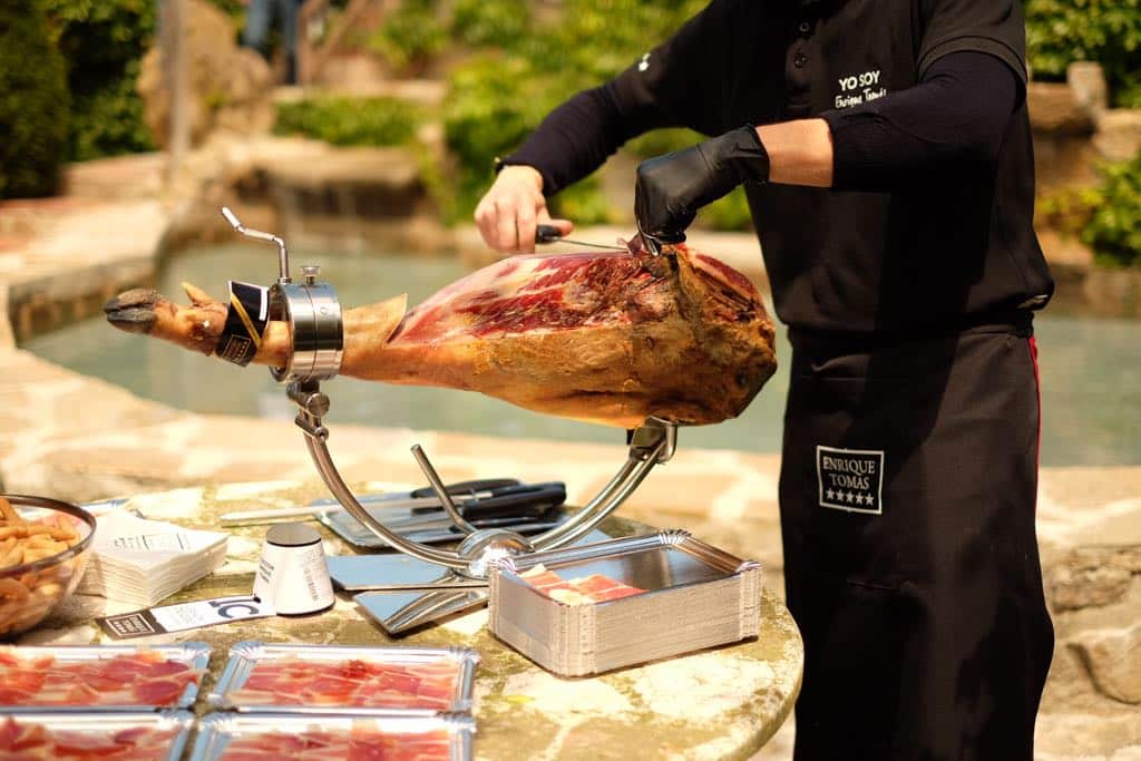 cuánto cobra un cortador de jamón