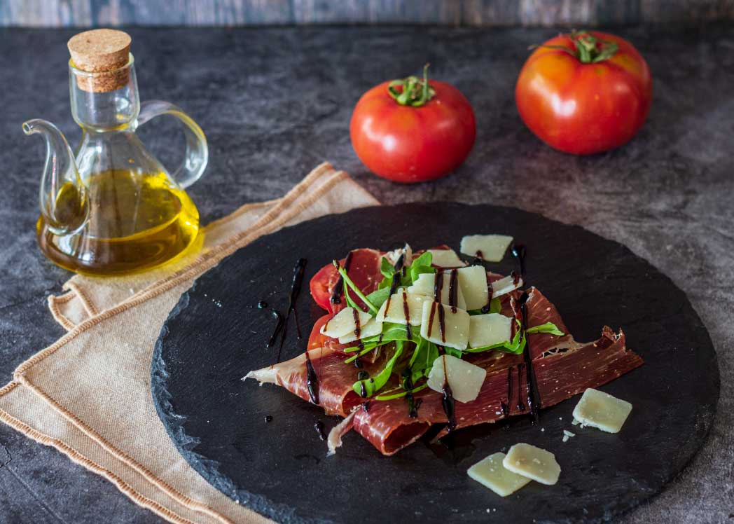 Carpaccio de jamón ibérico con parmesano