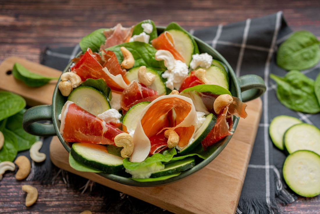 Ensalada con espinacas, calabacín, ricotta y jamón