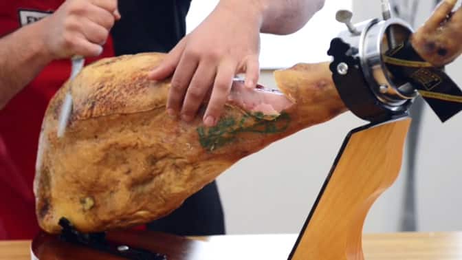 quitar la corteza del jamón