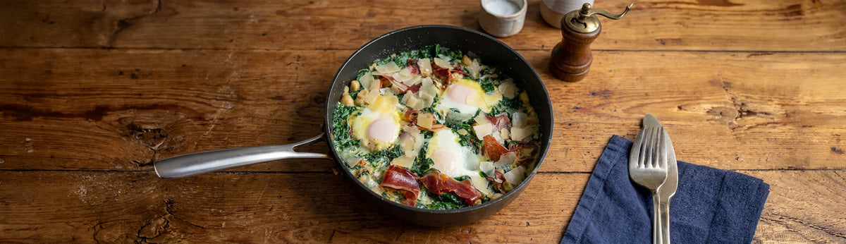 Revuelto de espinacas con jamón, setas y huevo