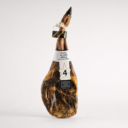 Pieza entera de paleta cebo ibérico 50% Enrique Tomás etiqueta blanca 