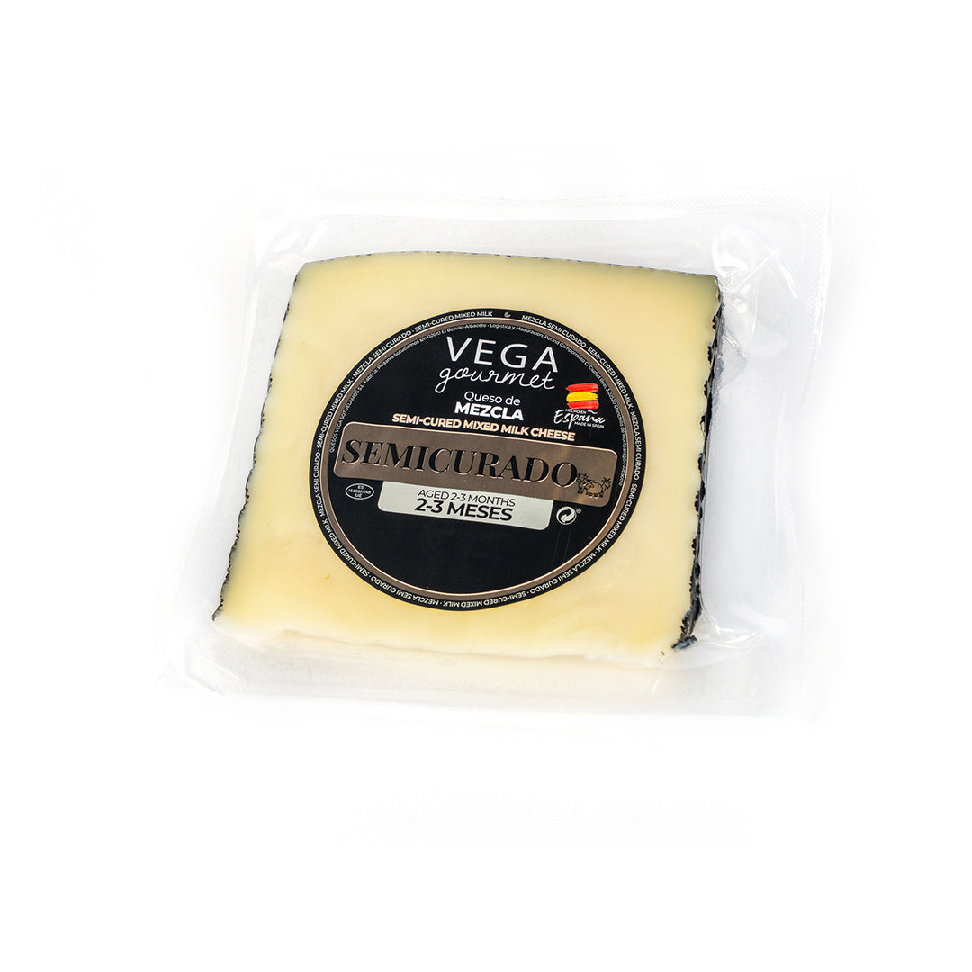 Queso mezcla semicurado Vega cuña 220 gr.